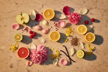 Moschino Parfum 2026 – Apfel, Magnolie, rosa Pfeffer, Rose, Grapefruit, Himbeere, Bergamotte, Pfingstrose, Koriander, Vanille und Ylang-Ylang als Sinnbild für die avantgardistische Modekunst und den spielerischen Luxus der Moschino Kollektion seit 1987