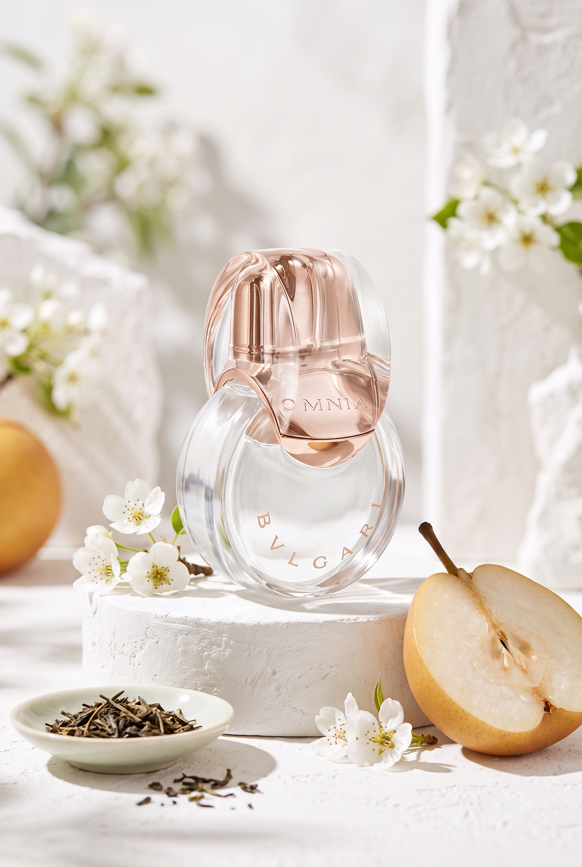 Bvlgari Omnia Crystalline EdT 30 ml - Ring-Flakon mit Nashi-Birne, Teeblaettern und weissen Blueten - kaufenparfum.de