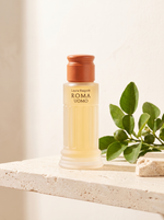 Laura Biagiotti Roma Uomo Eau de Toilette 75 ml - Saeulenflakon auf Travertin mit Bergamotte