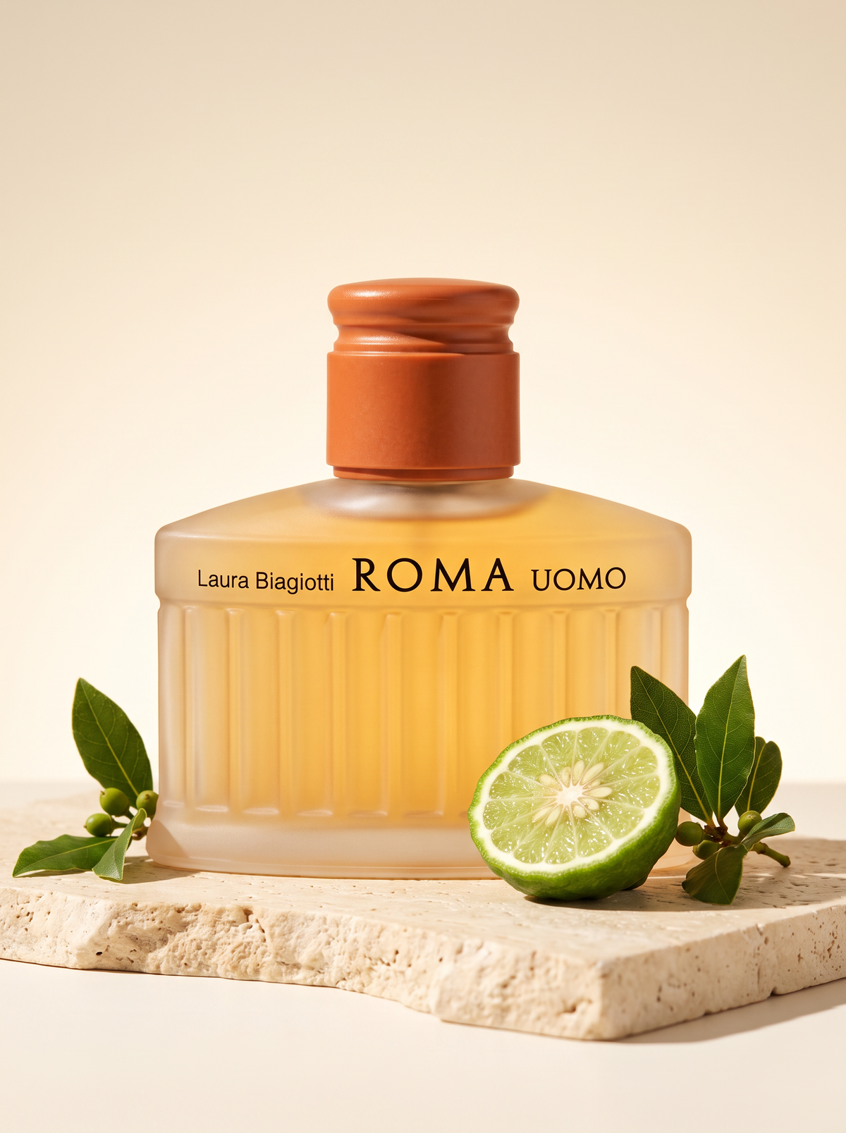 Laura Biagiotti Roma Uomo Eau de Toilette 125 ml - Flakon auf Travertin mit Bergamotte und Lorbeer