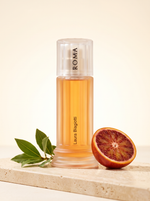 Laura Biagiotti Roma Eau de Toilette 100 ml - Saeulenflakon auf Travertin mit Blutorange und Lorbeer