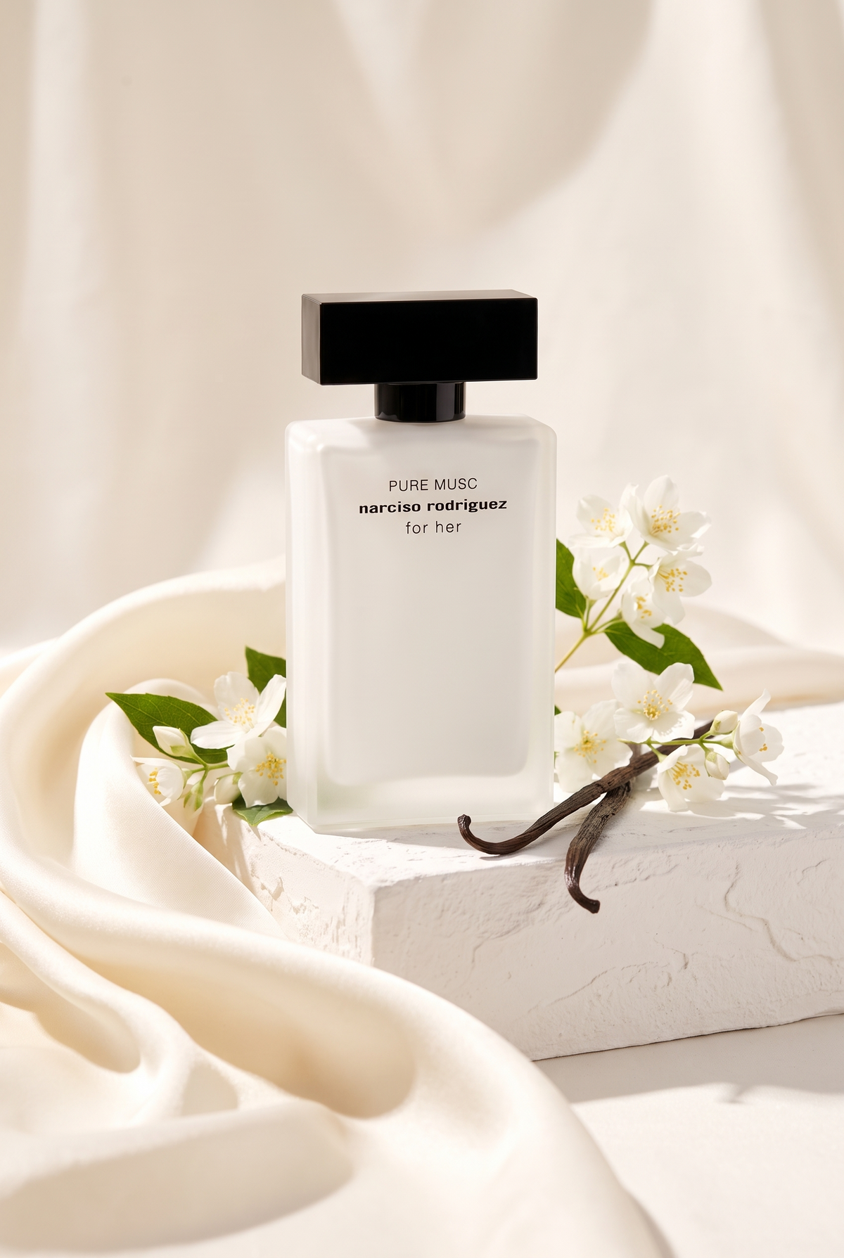 Narciso Rodriguez for her Pure Musc EdP 50 ml - weisser Flakon mit Jasmin, Vanille und Seide - kaufenparfum.de