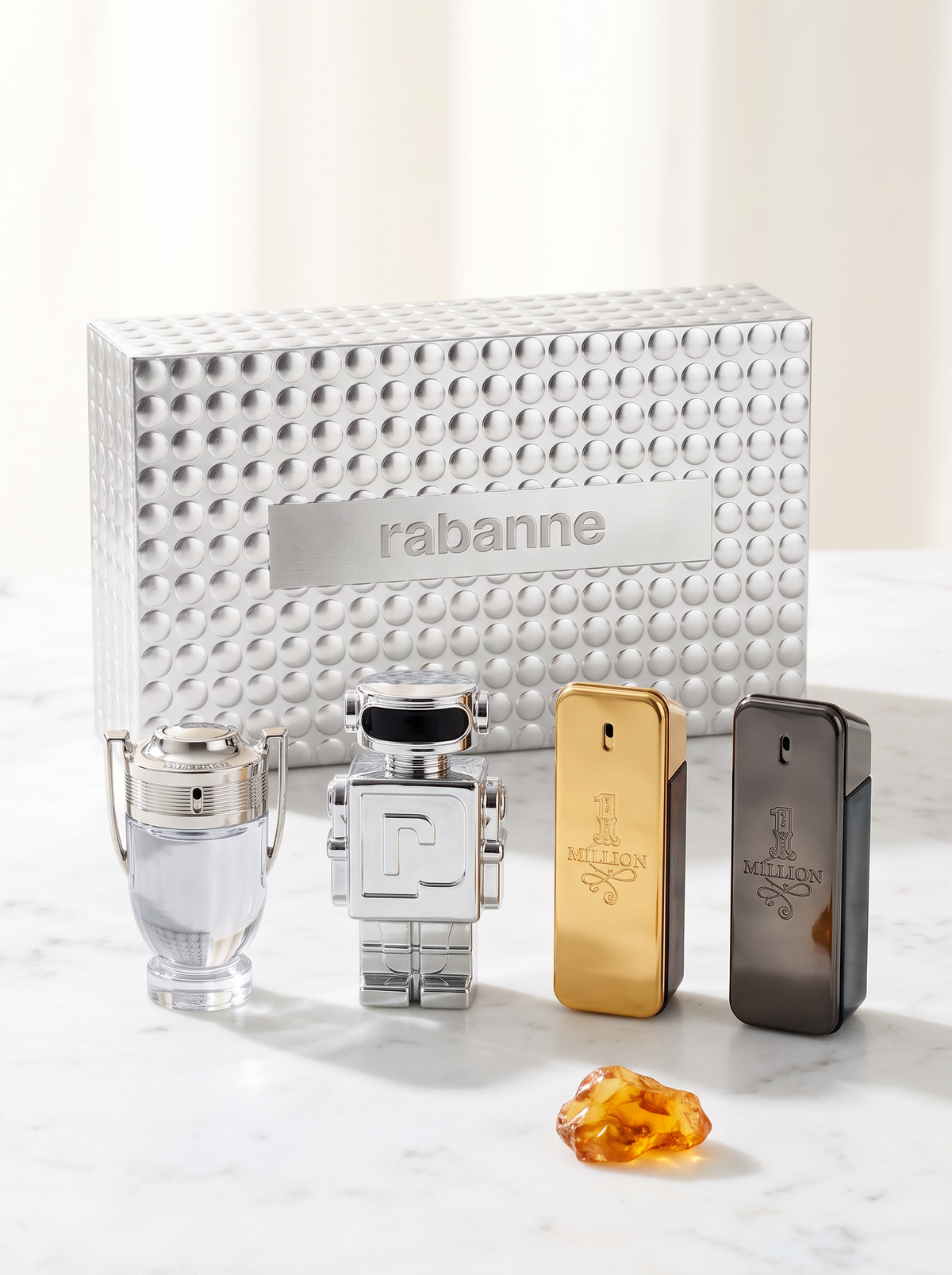 Rabanne Miniaturen Geschenkset 4-teilig - vier Mini-Flakons mit Silberbox auf weissem Marmor