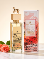 Swiss Arabian Passion of Venice Extrait de Parfum 100 ml - Flakon mit Goldpferd und Verpackung auf hellem Marmor mit Rosen