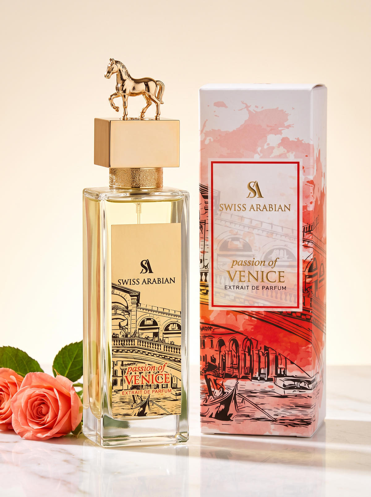 Swiss Arabian Passion of Venice Extrait de Parfum 100 ml - Flakon mit Goldpferd und Verpackung auf hellem Marmor mit Rosen
