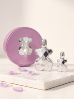 Tous LoveMe The Silver Parfum Set - silberne Baerchen-Flakons mit Dose auf weissem Marmor